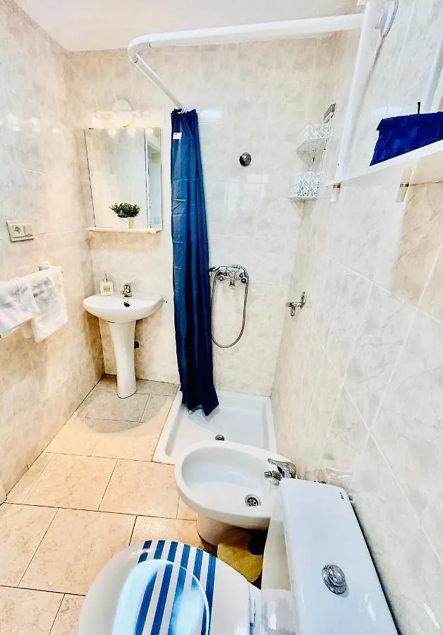 הוילה רונדה Cozy Town House With Terrace And Free Wifi