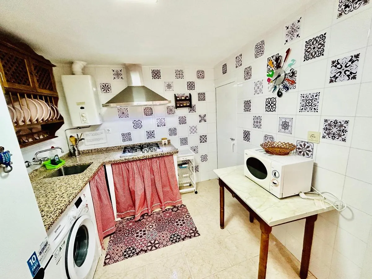 בית נופש הוילה רונדה Cozy Town House With Terrace And Free Wifi ספרד