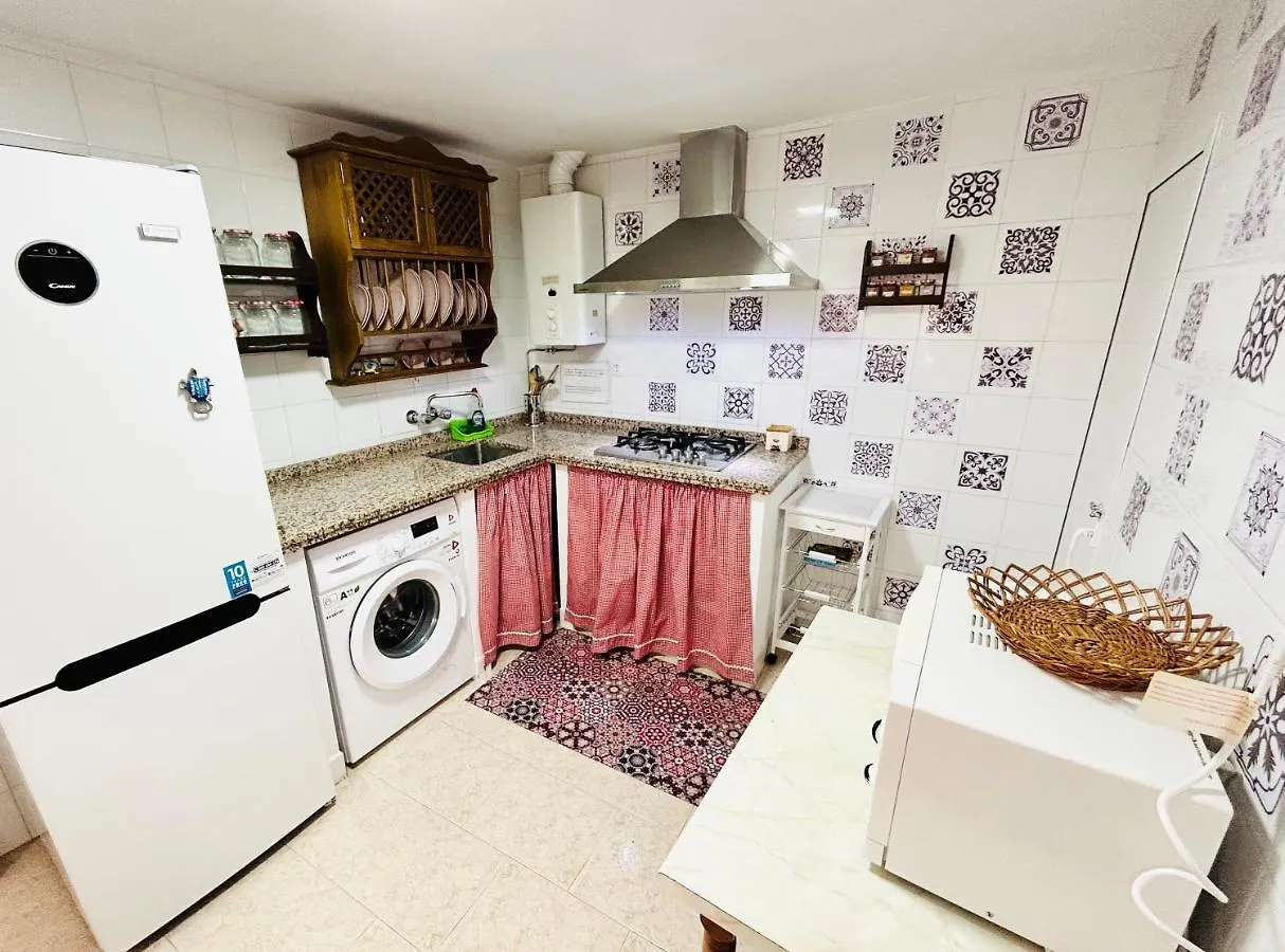 בית נופש הוילה רונדה Cozy Town House With Terrace And Free Wifi ספרד